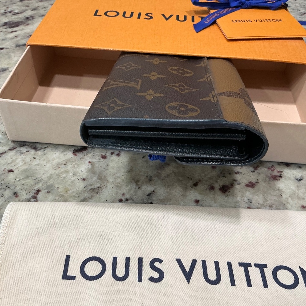 Authentic Louis Vuitton Sarah Wallet Reverse Monogram - Picture 8 of 14